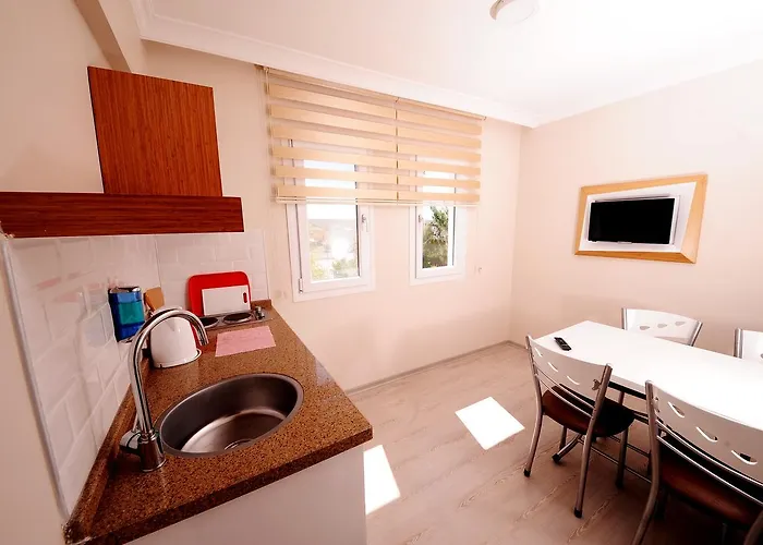 Hanedan Flora Lägenhetshotell Foça